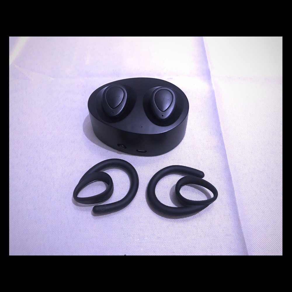Lescom Bluetooth wireless earbuds